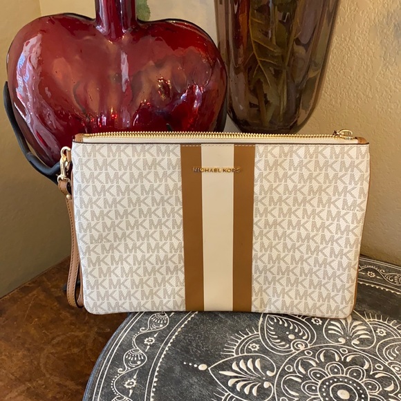 Michael Kors Handbags - Michael Kors large wristlet clutch bag